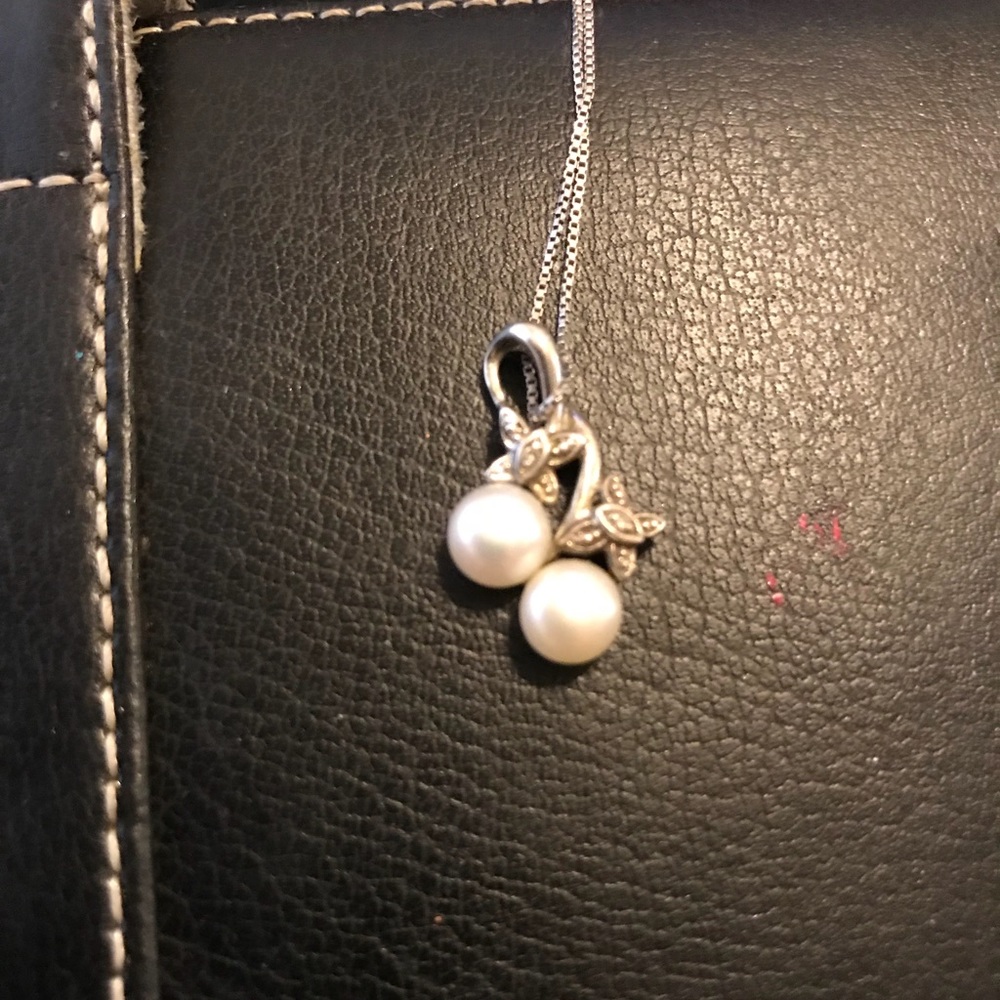 Butterfly/double pearl Necklace